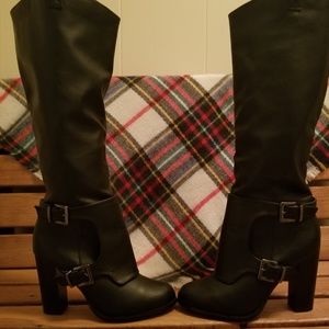 Heeled boots